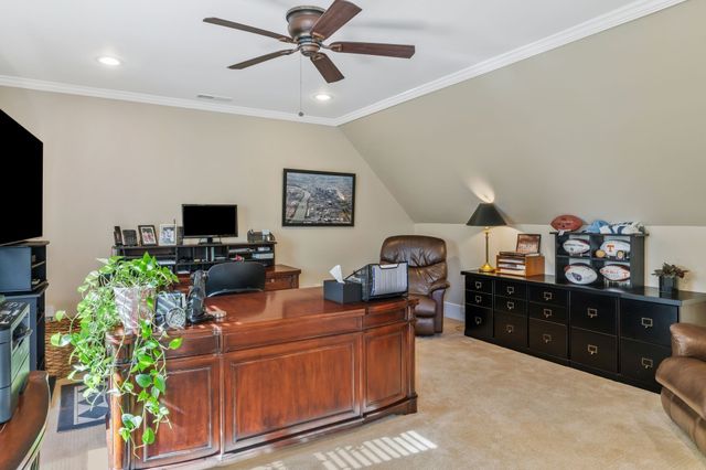 1724 Green Hills Dr, Nashville, TN 37215