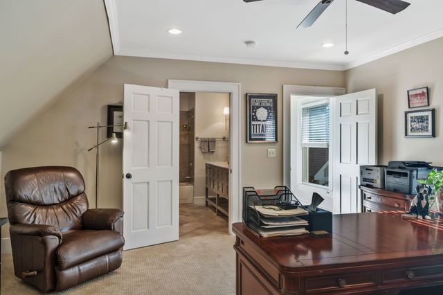 1724 Green Hills Dr, Nashville, TN 37215