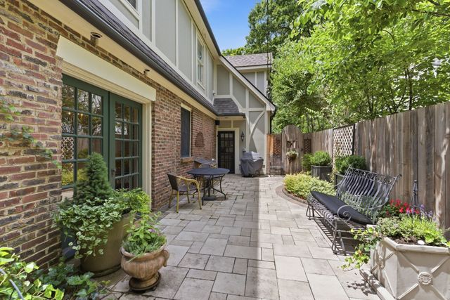 1724 Green Hills Dr, Nashville, TN 37215