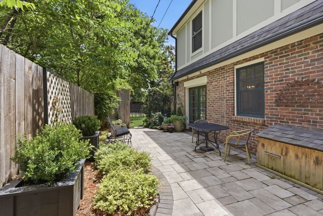 1724 Green Hills Dr, Nashville, TN 37215