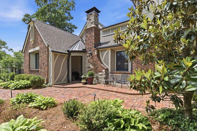 1724 Green Hills Dr, Nashville, TN 37215