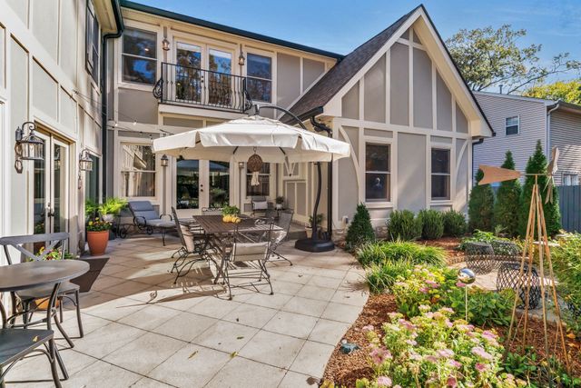1724 Green Hills Dr, Nashville, TN 37215