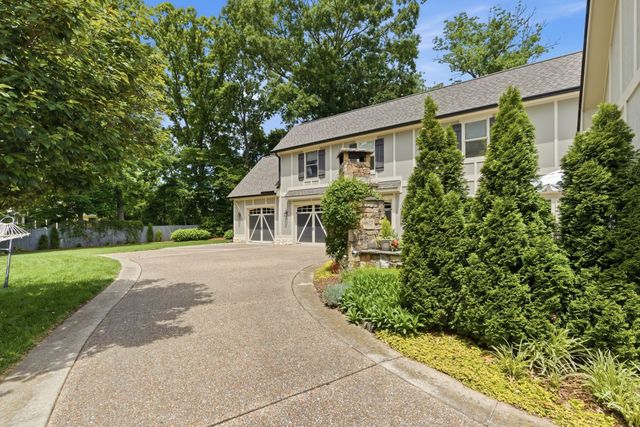 1724 Green Hills Dr, Nashville, TN 37215