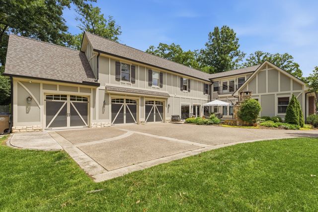 1724 Green Hills Dr, Nashville, TN 37215