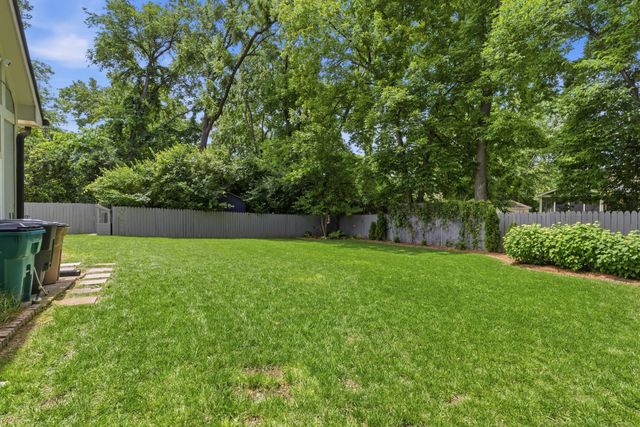 1724 Green Hills Dr, Nashville, TN 37215