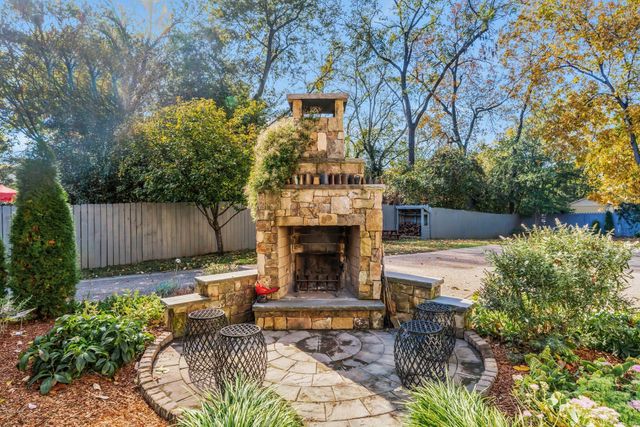 1724 Green Hills Dr, Nashville, TN 37215