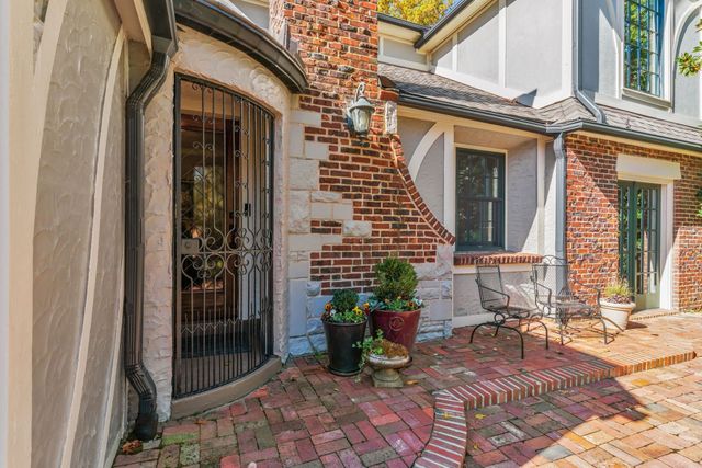1724 Green Hills Dr, Nashville, TN 37215
