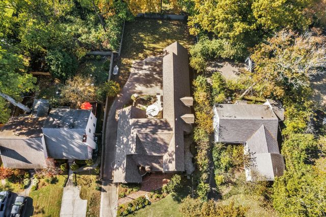 1724 Green Hills Dr, Nashville, TN 37215