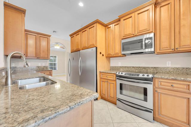 662 SW Jacoby Avenue, Port St Lucie, FL 34953