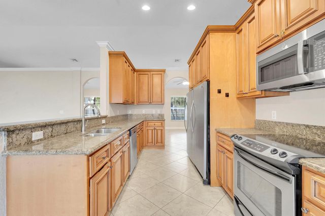 662 SW Jacoby Avenue, Port St Lucie, FL 34953