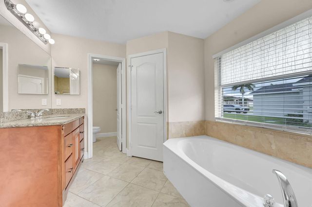 662 SW Jacoby Avenue, Port St Lucie, FL 34953