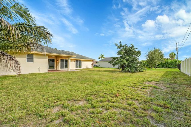 662 SW Jacoby Avenue, Port St Lucie, FL 34953