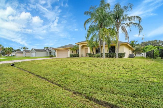 662 SW Jacoby Avenue, Port St Lucie, FL 34953