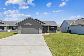 8968 E Forbes Cir, Bel Aire, KS 67226