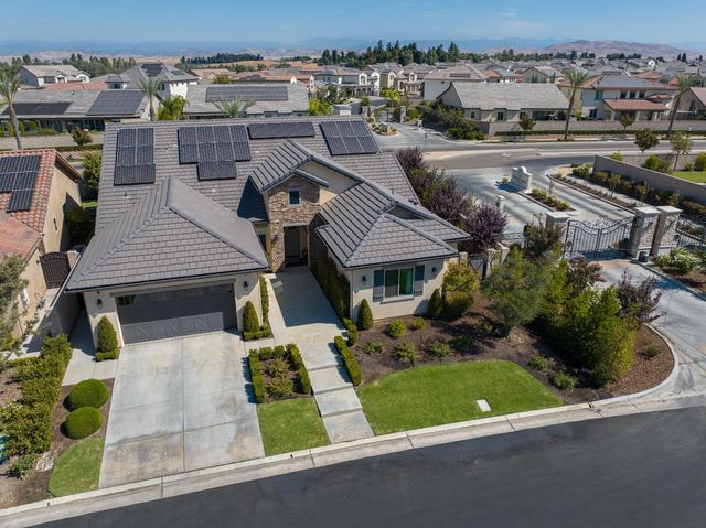 11854 N Champions Drive, Fresno, CA 93730