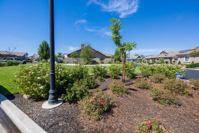 11854 N Champions Drive, Fresno, CA 93730