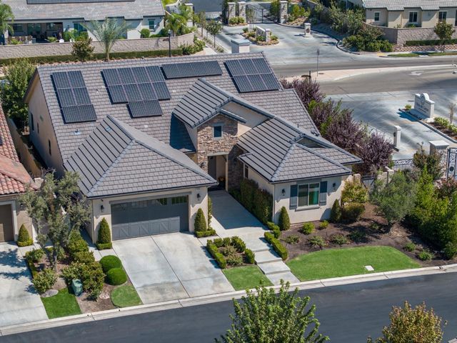 11854 N Champions Drive, Fresno, CA 93730