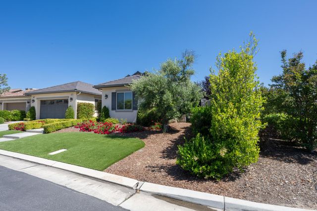 11854 N Champions Drive, Fresno, CA 93730