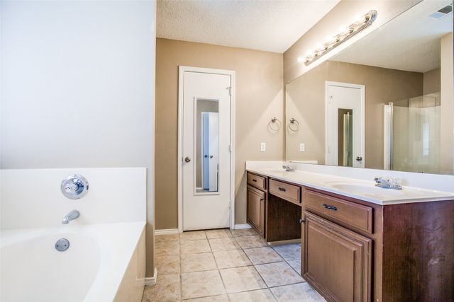 14 Enchanted Court, Mansfield, TX 76063