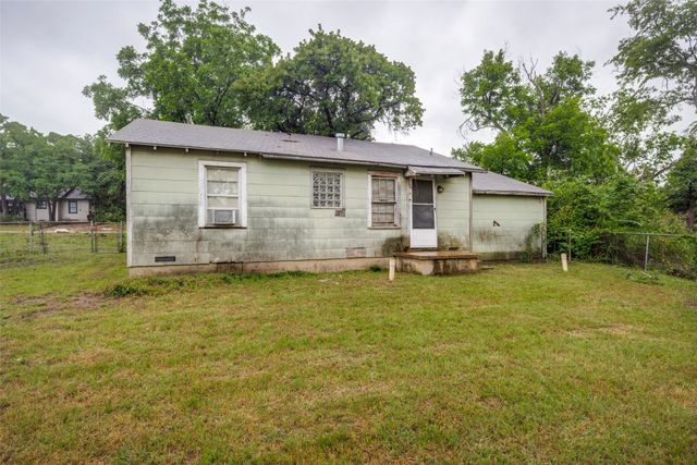 1202 Lindsey Street, Denton, TX 76205