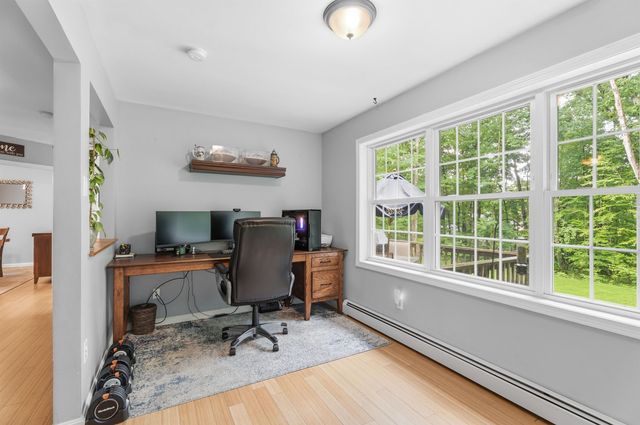 8 Tyler Drive, Londonderry, NH 03053