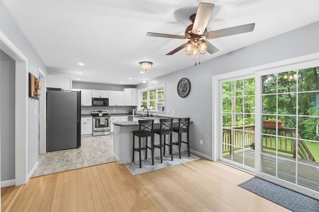 8 Tyler Drive, Londonderry, NH 03053