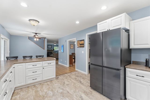 8 Tyler Drive, Londonderry, NH 03053