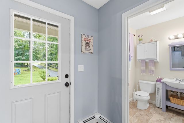 8 Tyler Drive, Londonderry, NH 03053