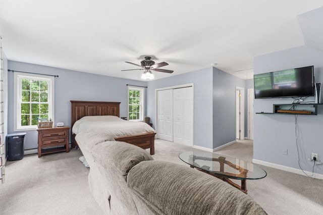 8 Tyler Drive, Londonderry, NH 03053