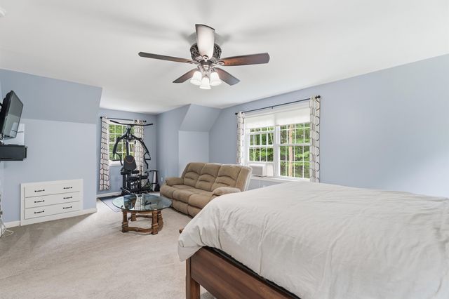 8 Tyler Drive, Londonderry, NH 03053
