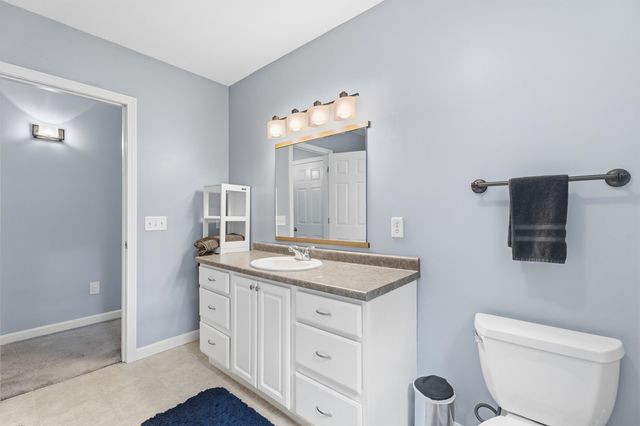 8 Tyler Drive, Londonderry, NH 03053