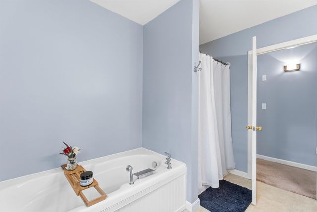 8 Tyler Drive, Londonderry, NH 03053