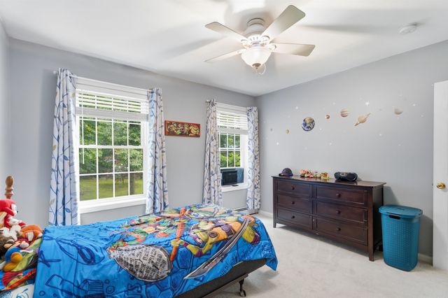 8 Tyler Drive, Londonderry, NH 03053