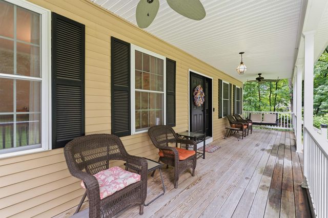 8 Tyler Drive, Londonderry, NH 03053