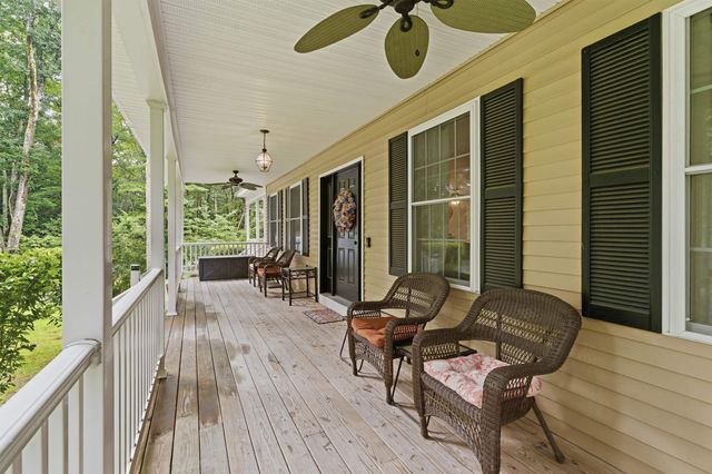 8 Tyler Drive, Londonderry, NH 03053