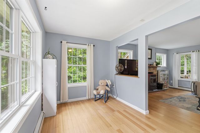 8 Tyler Drive, Londonderry, NH 03053