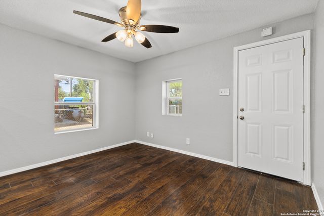 714 Hallie Ave, San Antonio, TX 78210