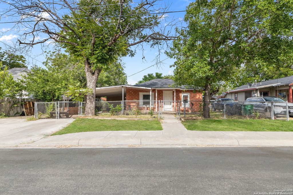 714 Hallie Ave, San Antonio, TX 78210
