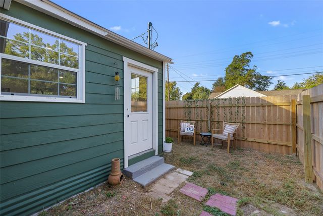 836 W Bell Ave, Rockdale, TX 76567