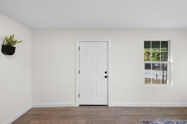 836 W Bell Ave, Rockdale, TX 76567