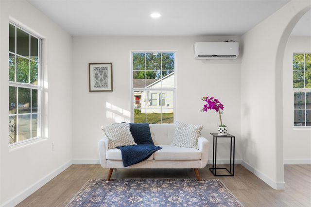 836 W Bell Ave, Rockdale, TX 76567