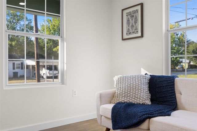 836 W Bell Ave, Rockdale, TX 76567