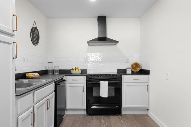 836 W Bell Ave, Rockdale, TX 76567