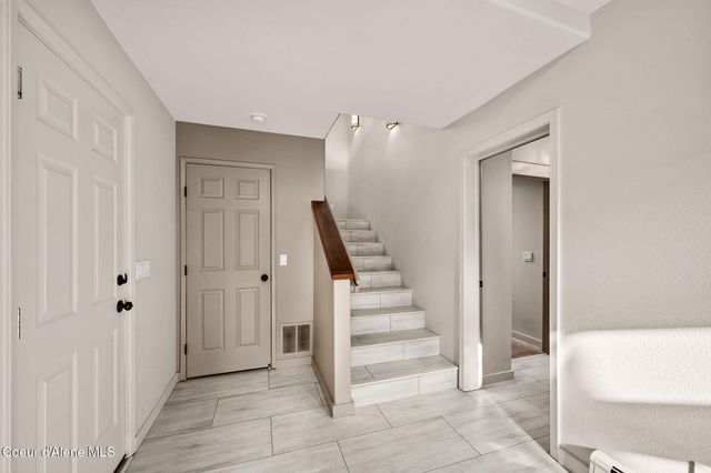 2885 E Point Hayden DR, Hayden Lake, ID 83835