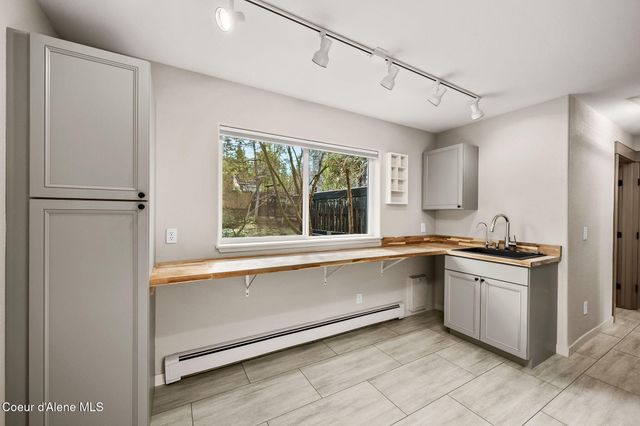 2885 E Point Hayden DR, Hayden Lake, ID 83835