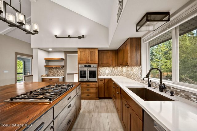 2885 E Point Hayden DR, Hayden Lake, ID 83835