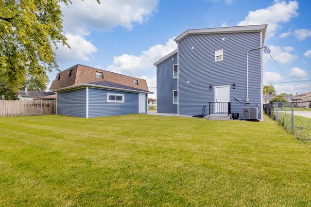 5708 W 84th Place, Burbank, IL 60459