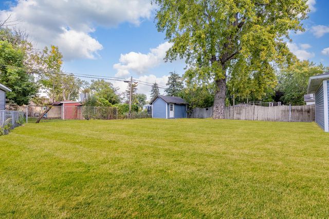 5708 W 84th Place, Burbank, IL 60459