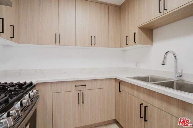 914 E Elk Avenue 3, Glendale, CA 91205