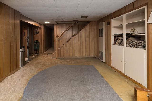 919 EVERGREEN Drive, Erie, PA 16505